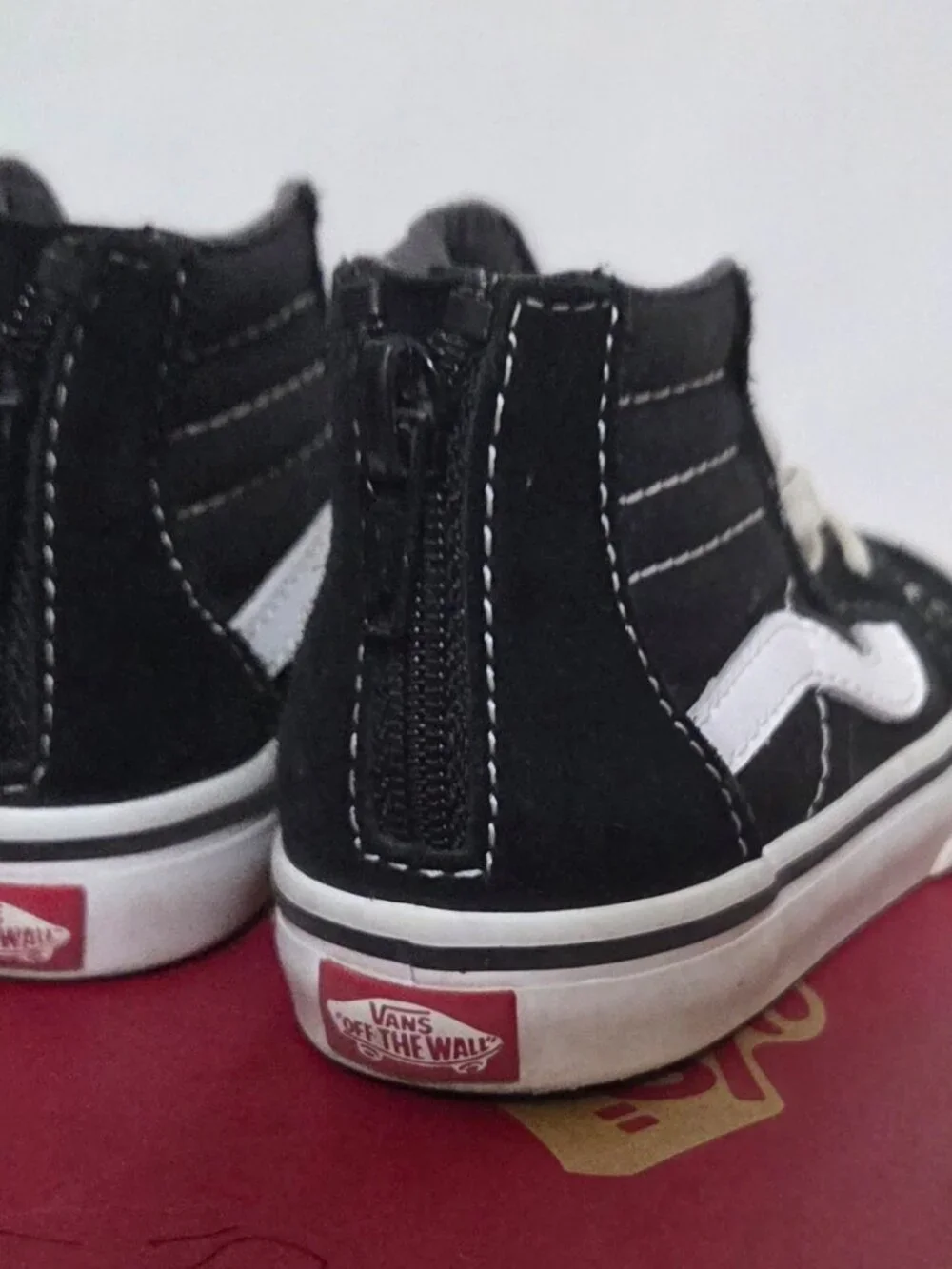 Vans Kids SK8-Hi Zip (VN000XG5Y28) Elastic Lace Up Black White Shoes Size US 6T